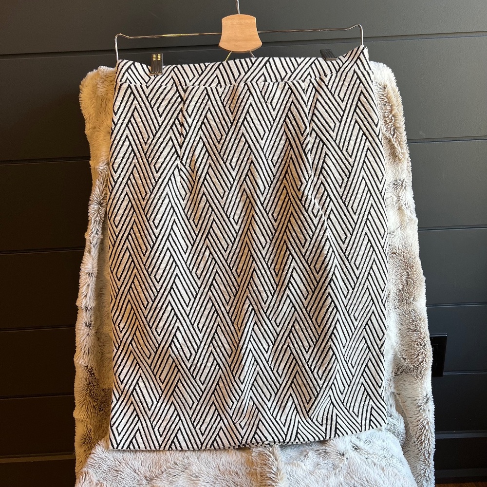 Banana Republic Skirt in Cream and Black